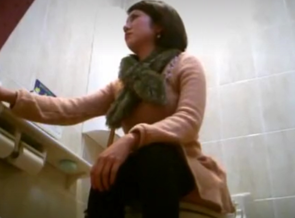 素人娘のトイレ盗撮！しっかりとおまんまん拭けてえらいゾｗ