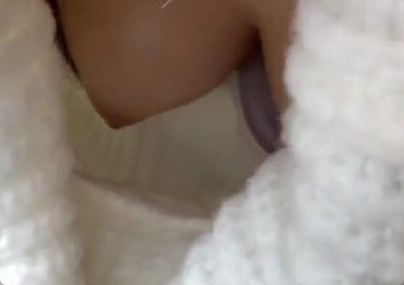 もはやこれ胸チラと言うよりただのおっぱい盗撮映像じゃんｗ