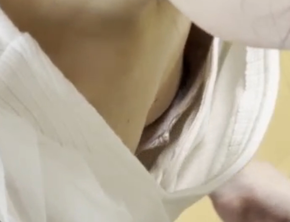 胸元のホクロが超セクシー！夫の友達に胸元を盗撮される若妻ｗ