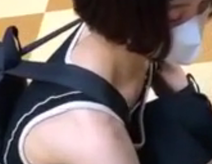 もはやぺちゃぱい女性はスポブラじゃないと胸チラ防げない説ｗ