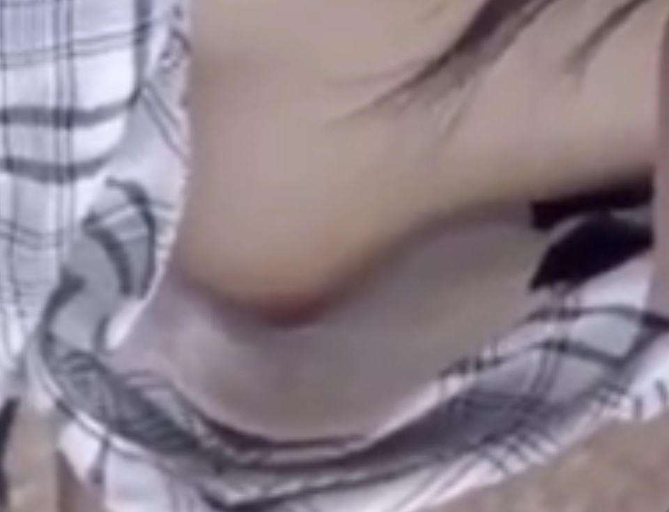 お姉さんの乳首モロ盗撮！もうこれは明らかに見せてますよねｗ