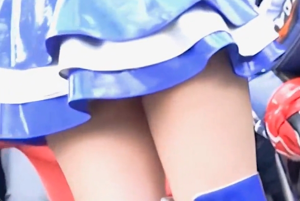 モーターショーを彩るコンパニオンのお姉さんの逆さ盗撮動画！