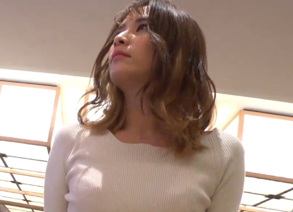 一瞬の隙も見逃さない！超絶美女の座りパンチラ盗撮映像ｗ