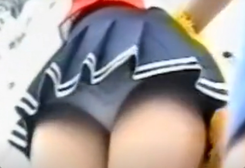 チアガールのパンティを正面から盗撮！全く気付かずに踊ってますｗ
